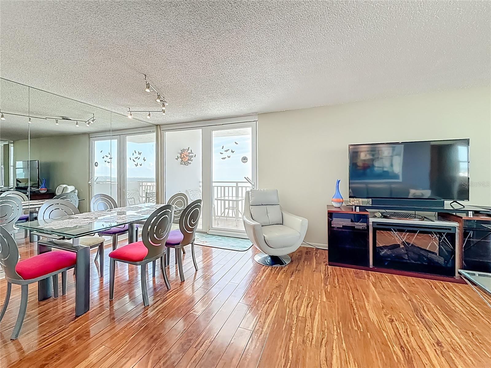 CLUB REDINGTON CONDO THE - Residential