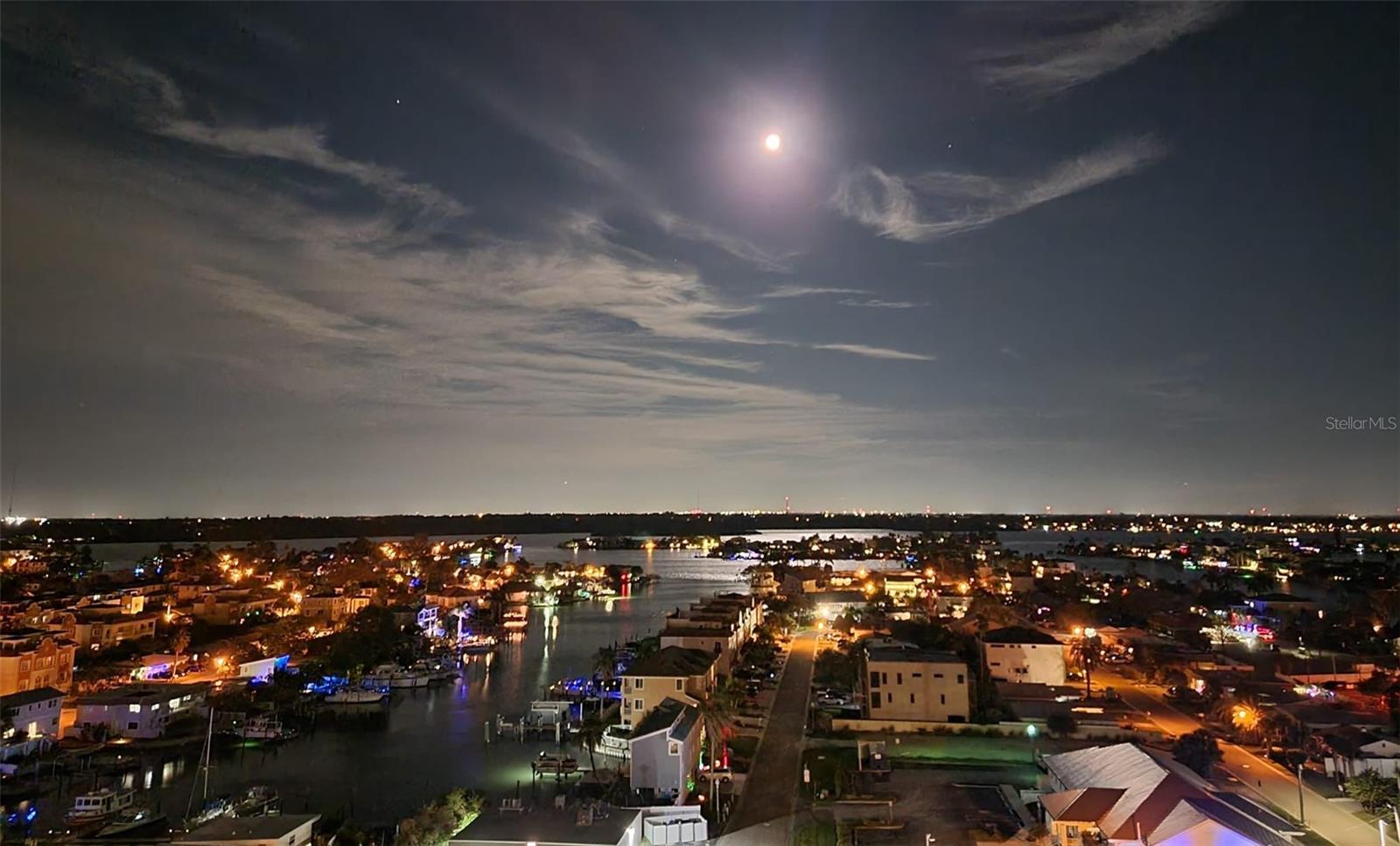 CLUB REDINGTON CONDO THE - Residential