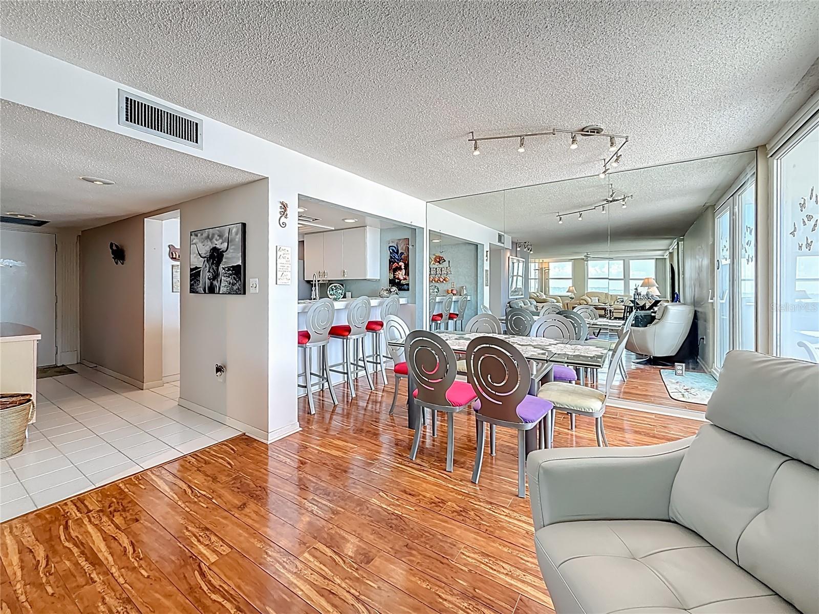 CLUB REDINGTON CONDO THE - Residential