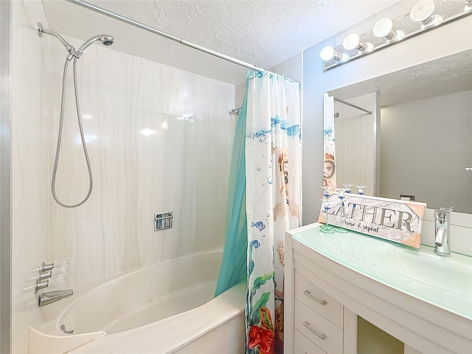 CLUB REDINGTON CONDO THE - Residential