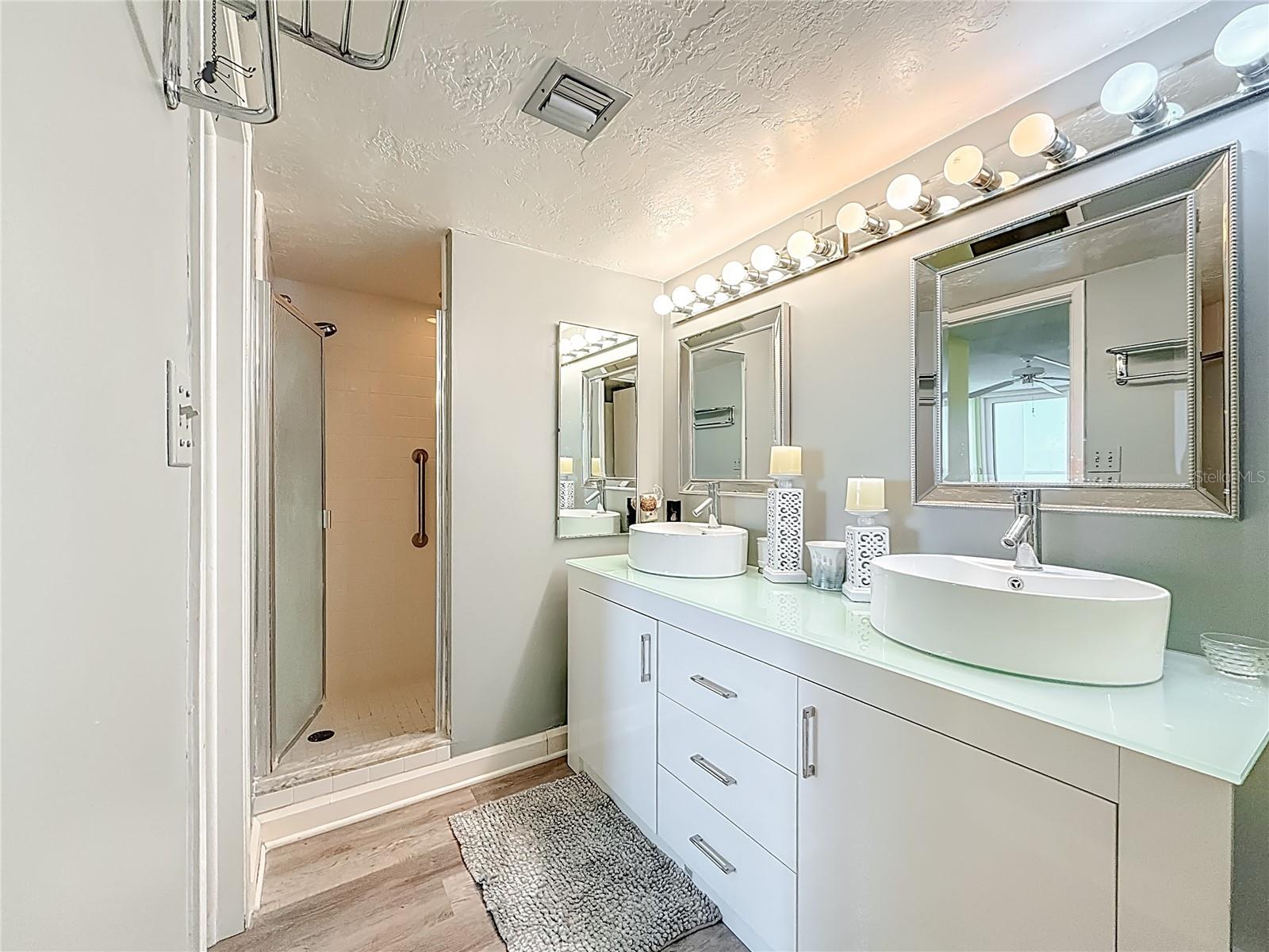 CLUB REDINGTON CONDO THE - Residential