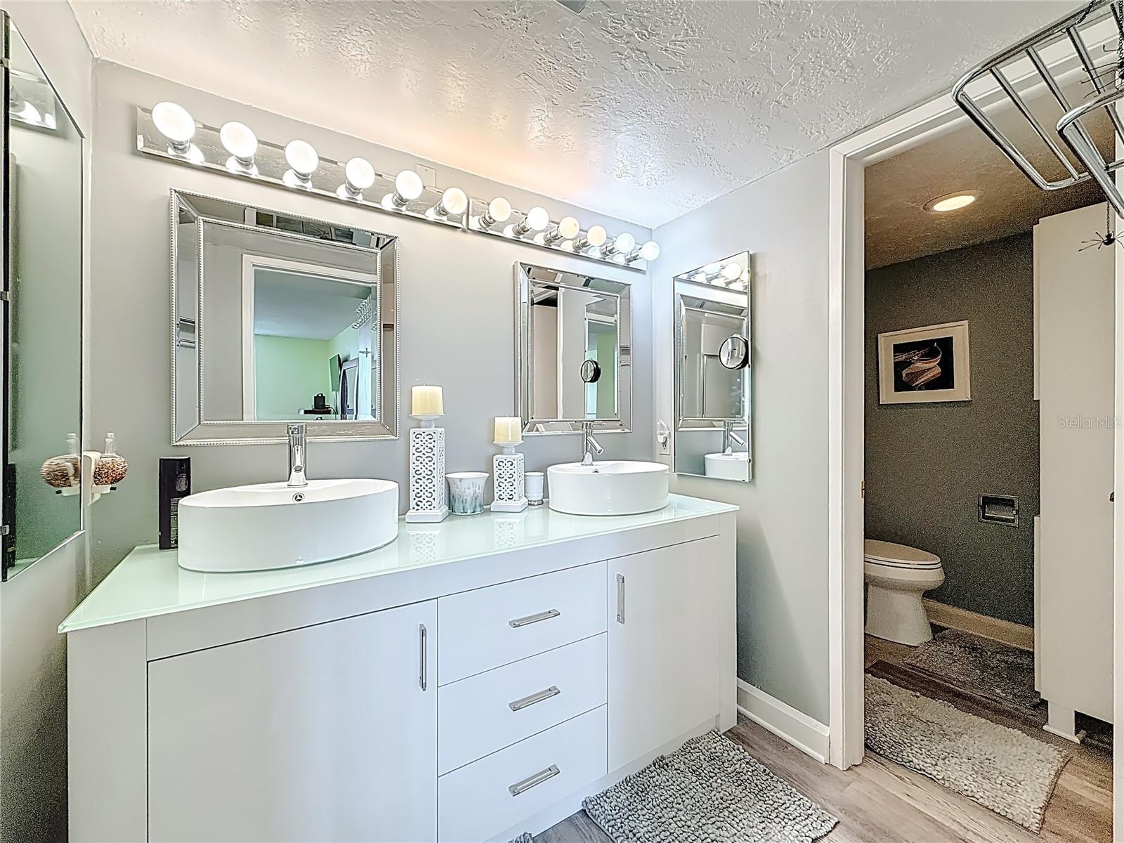 CLUB REDINGTON CONDO THE - Residential