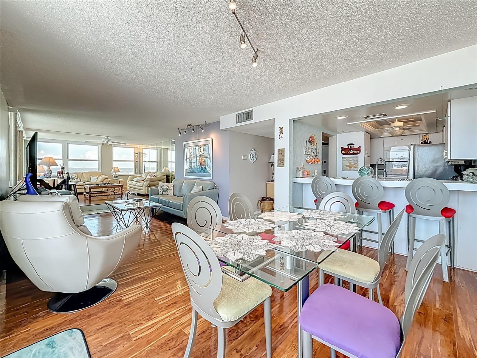 CLUB REDINGTON CONDO THE - Residential