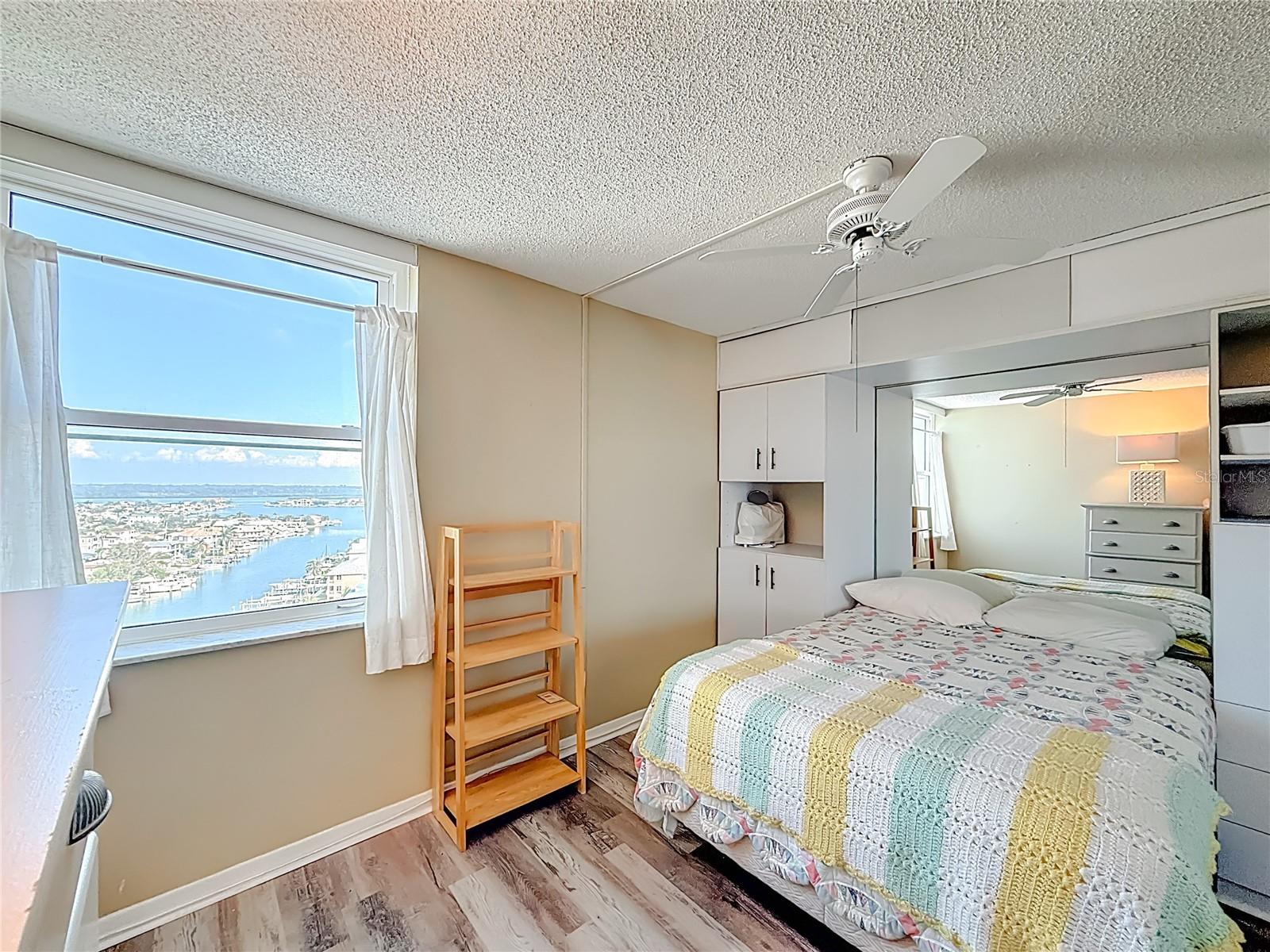 CLUB REDINGTON CONDO THE - Residential