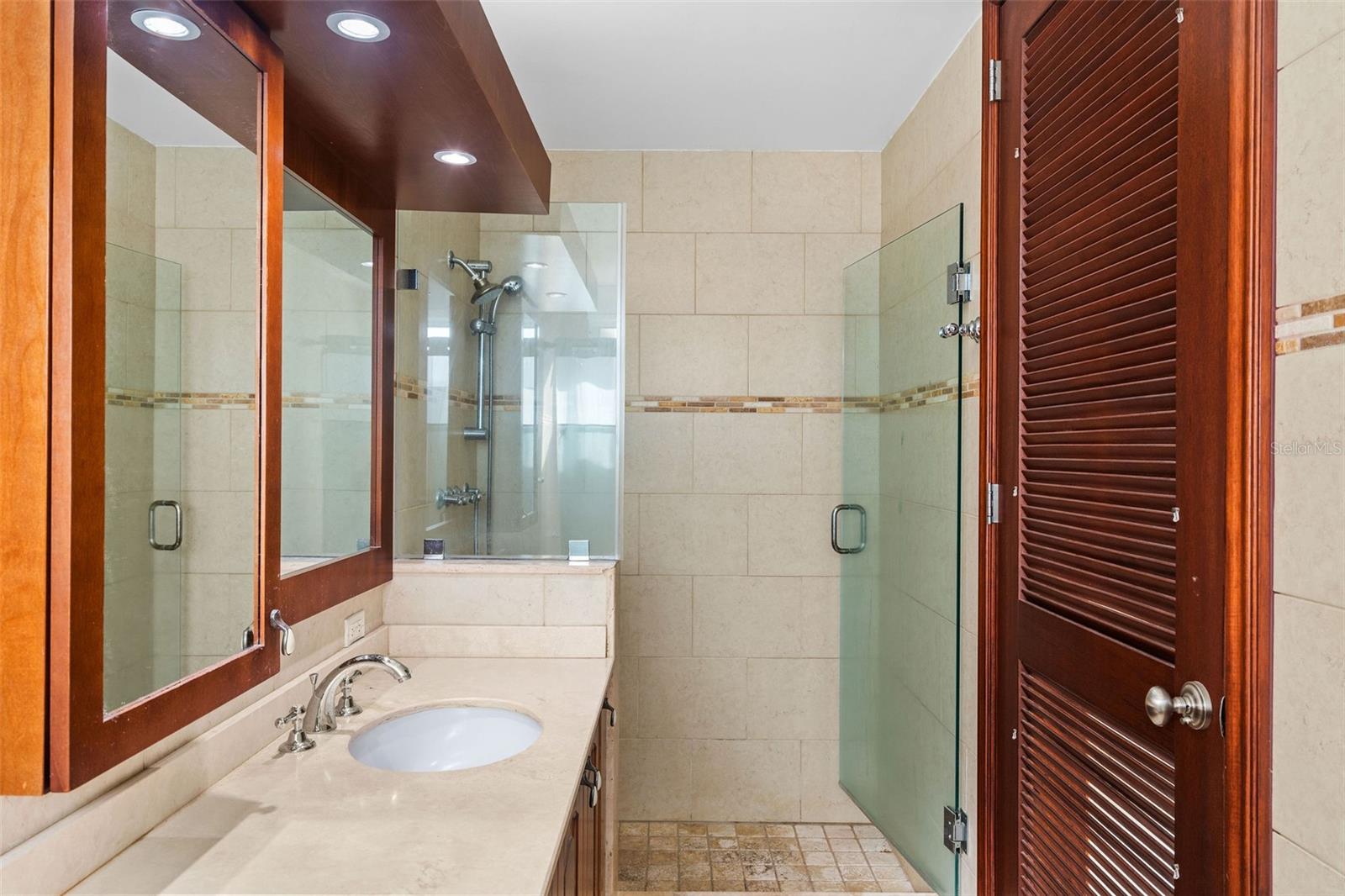 PLAZA DEL MAR - Residential