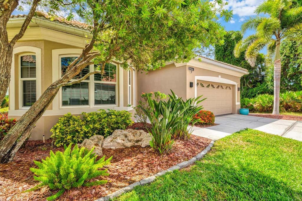 Photo of 9144 Willow Brook Drive, Sarasota, FL 34238 (MLS # A4695699)