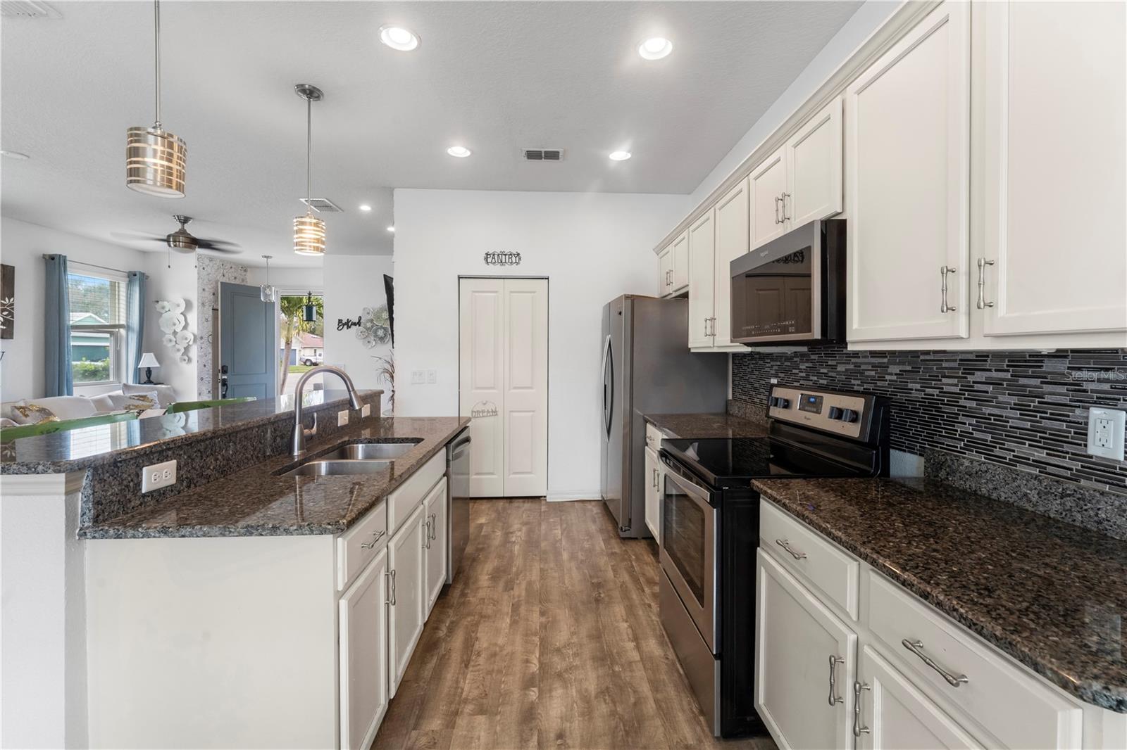 STERLING LAKE - Residential