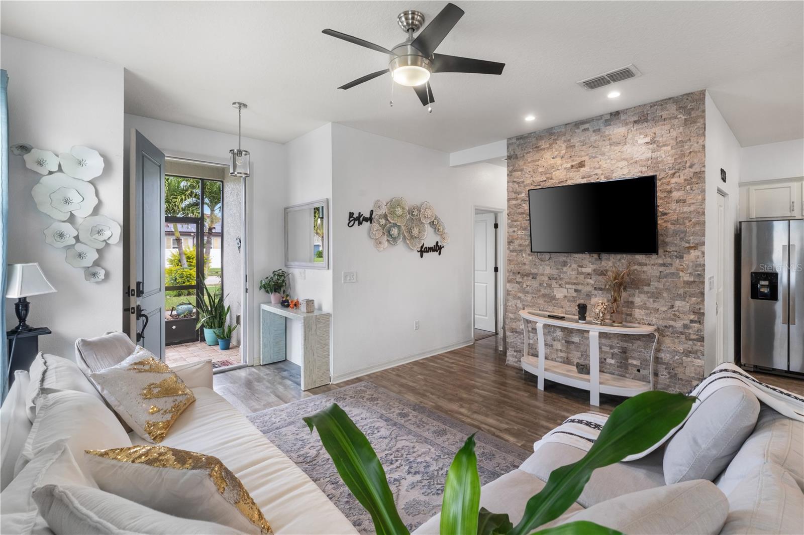 STERLING LAKE - Residential