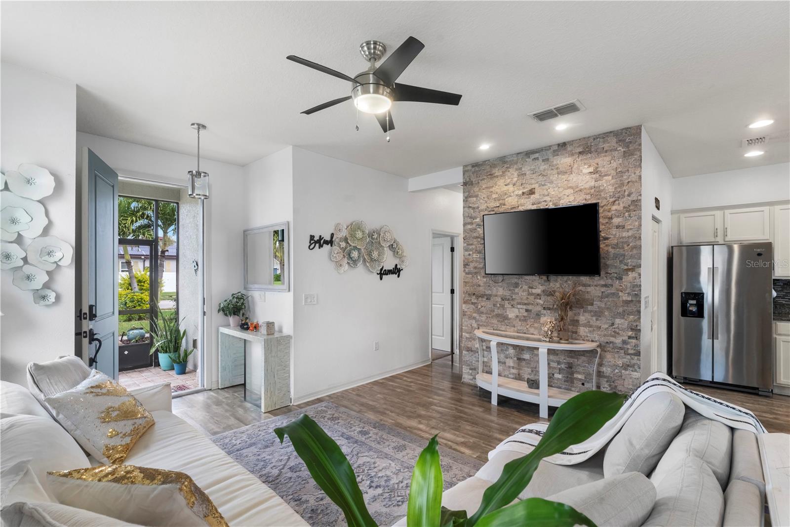 STERLING LAKE - Residential