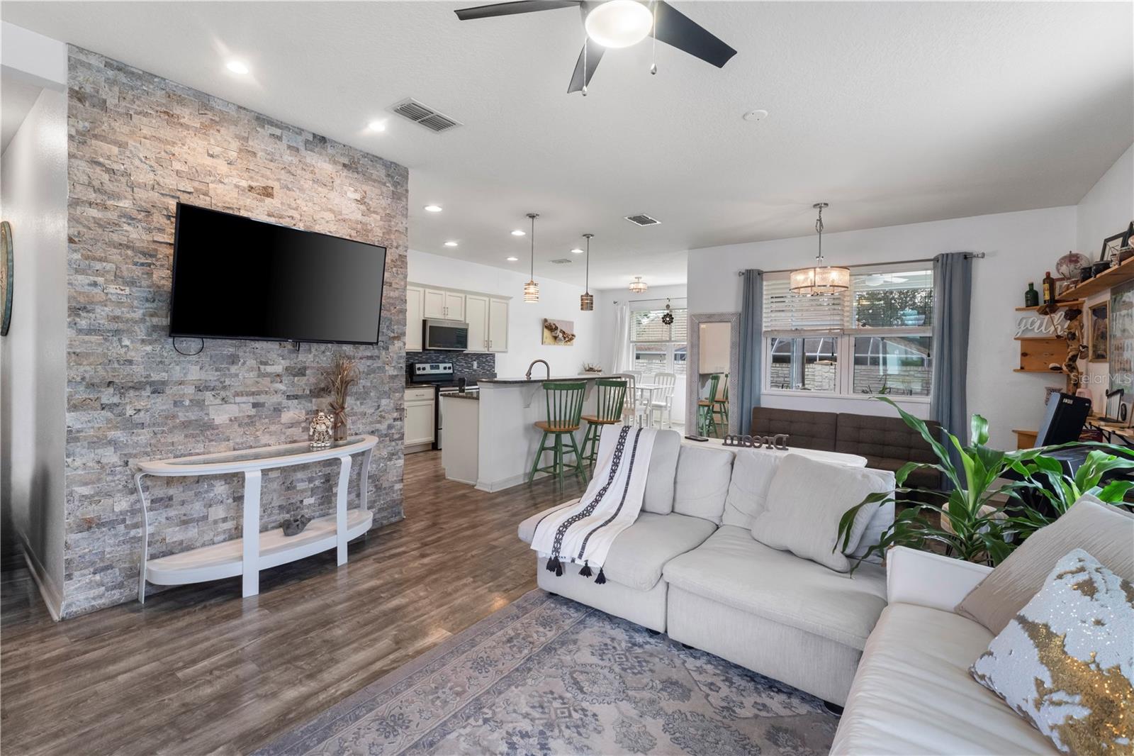 STERLING LAKE - Residential