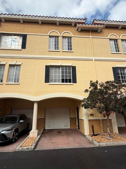 5220 W KENNEDY BOULEVARD TAMPA FL 33609