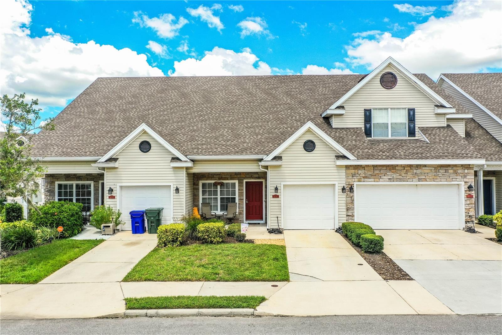 View LAKELAND, FL 33813 townhome
