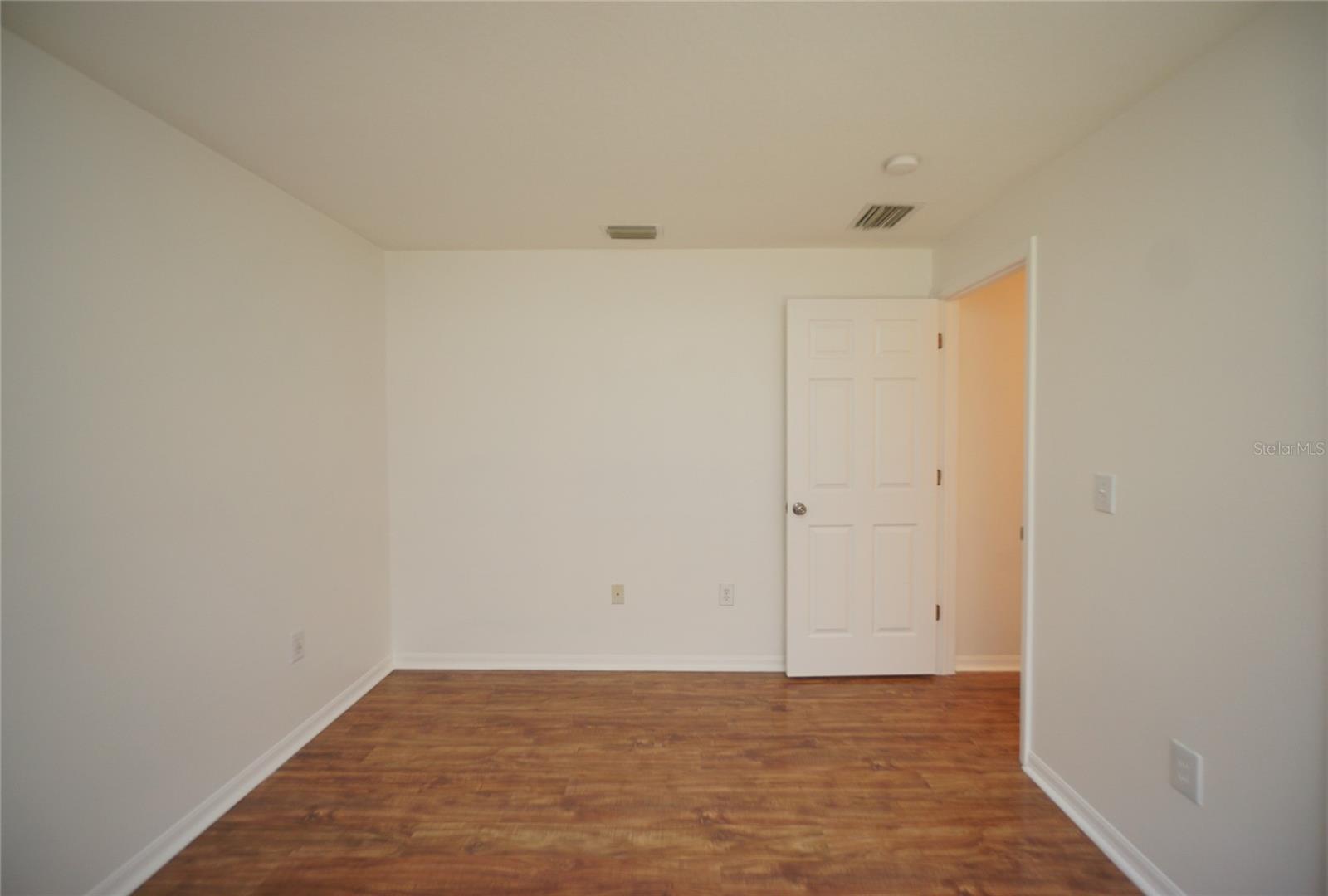 DUPREE LAKES B-1-B-4 & L-1-L-8 - Residential Lease