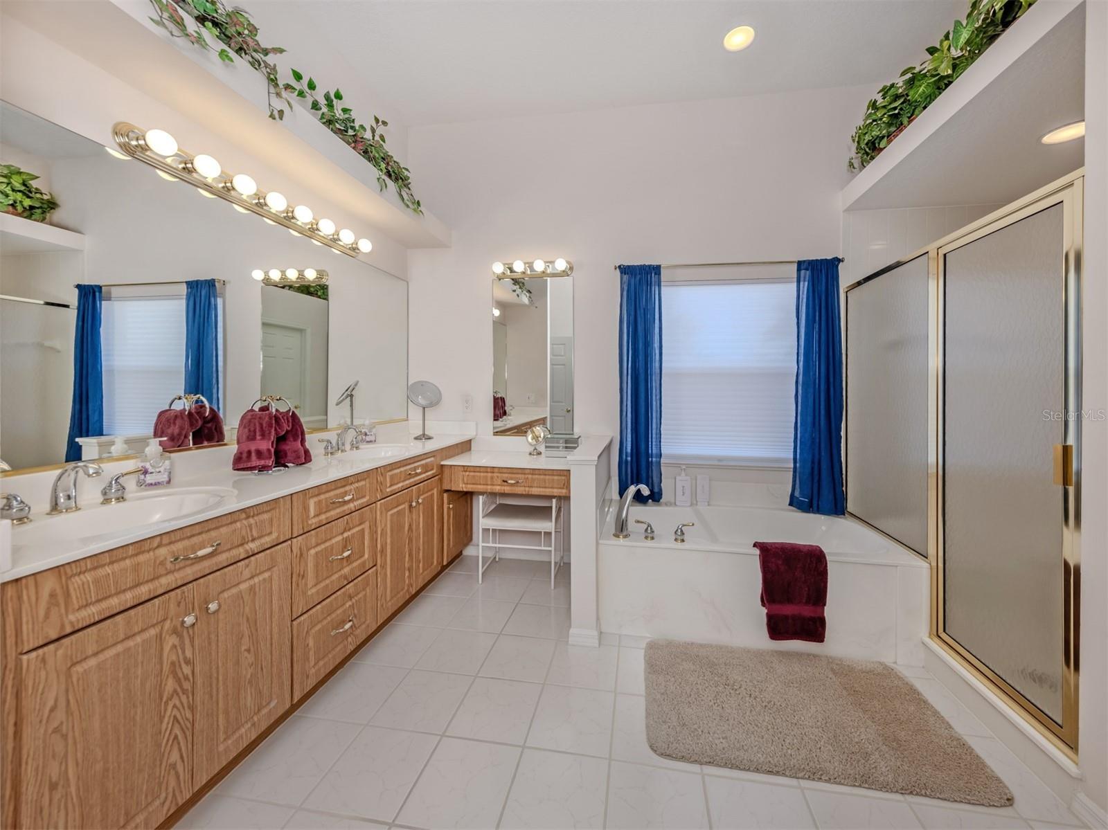 SOUTH VENICE - Residential