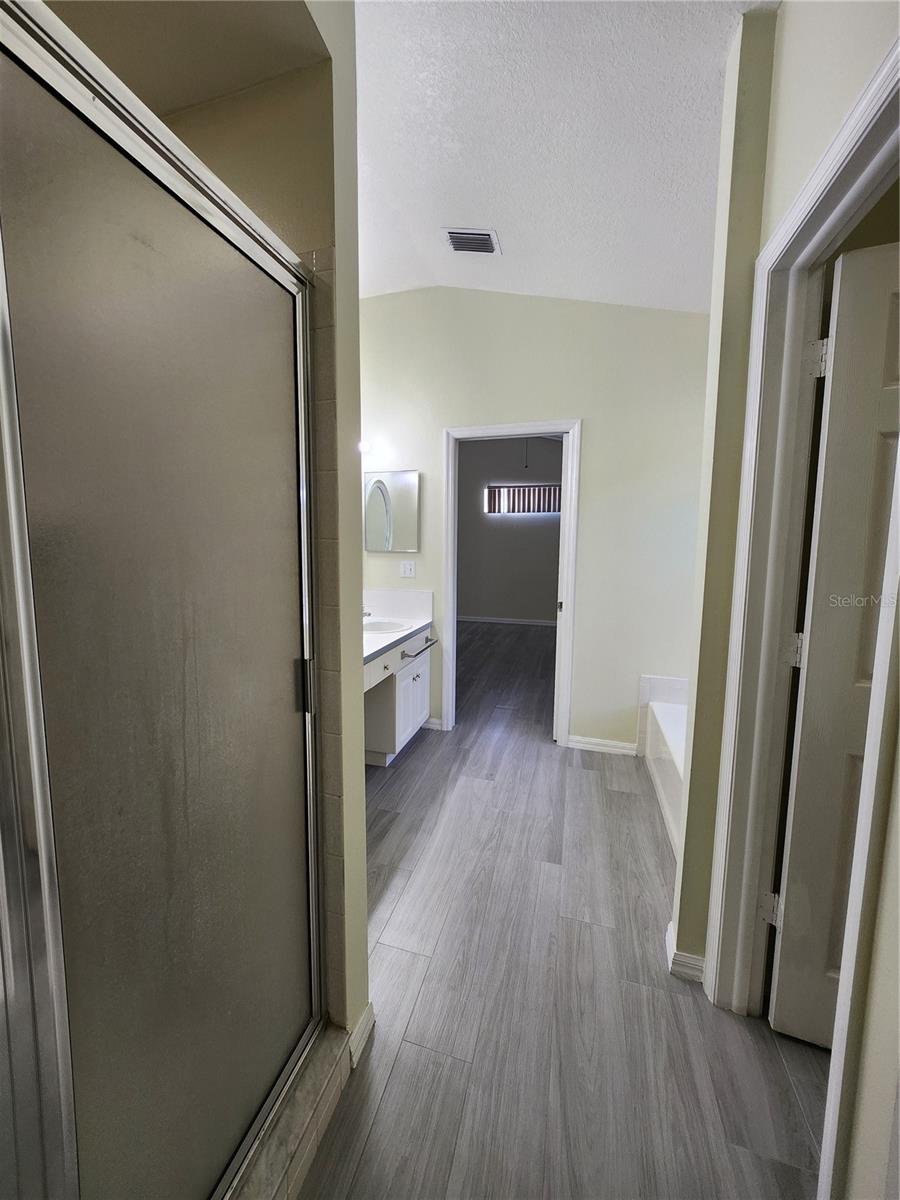 BRENTWOOD HILLS TR F UNIT 01 - Residential Lease