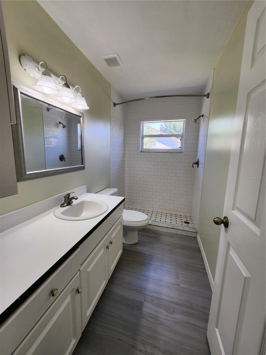 BRENTWOOD HILLS TR F UNIT 01 - Residential Lease