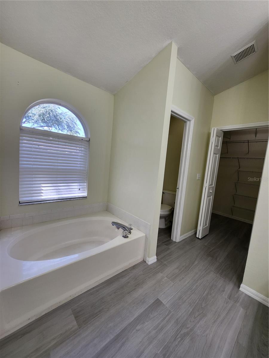 BRENTWOOD HILLS TR F UNIT 01 - Residential Lease