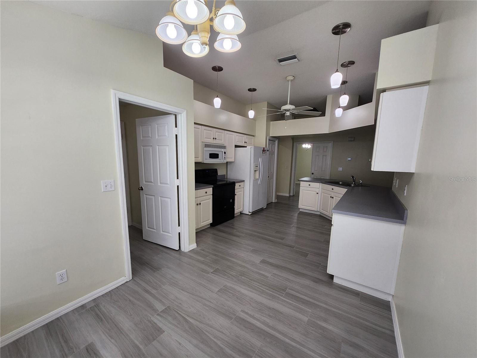 BRENTWOOD HILLS TR F UNIT 01 - Residential Lease