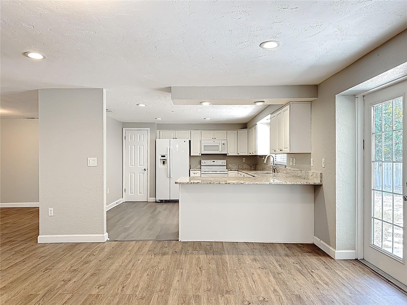 HARBOR OAKS - Residential