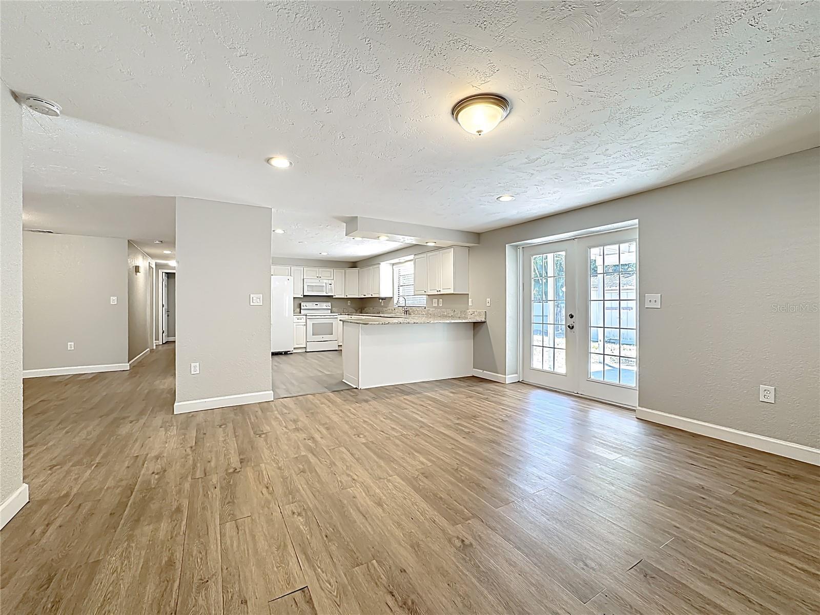 HARBOR OAKS - Residential