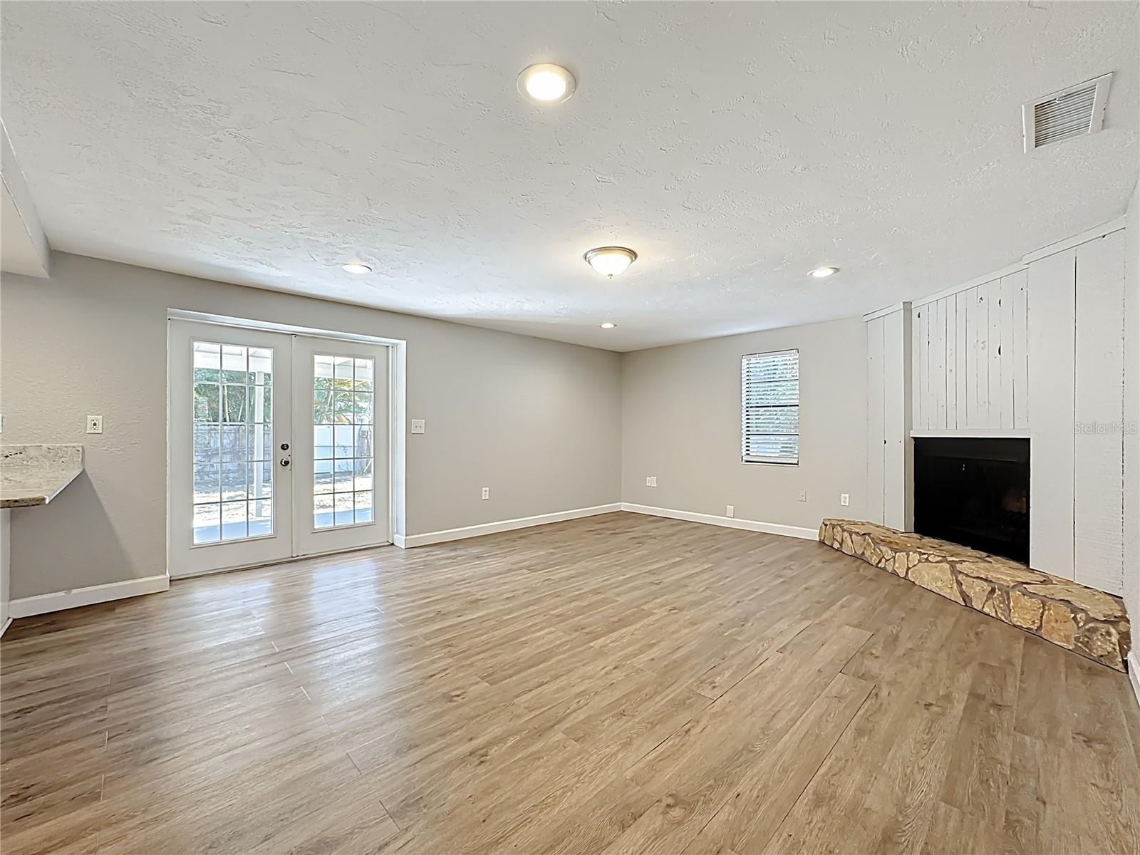 HARBOR OAKS - Residential