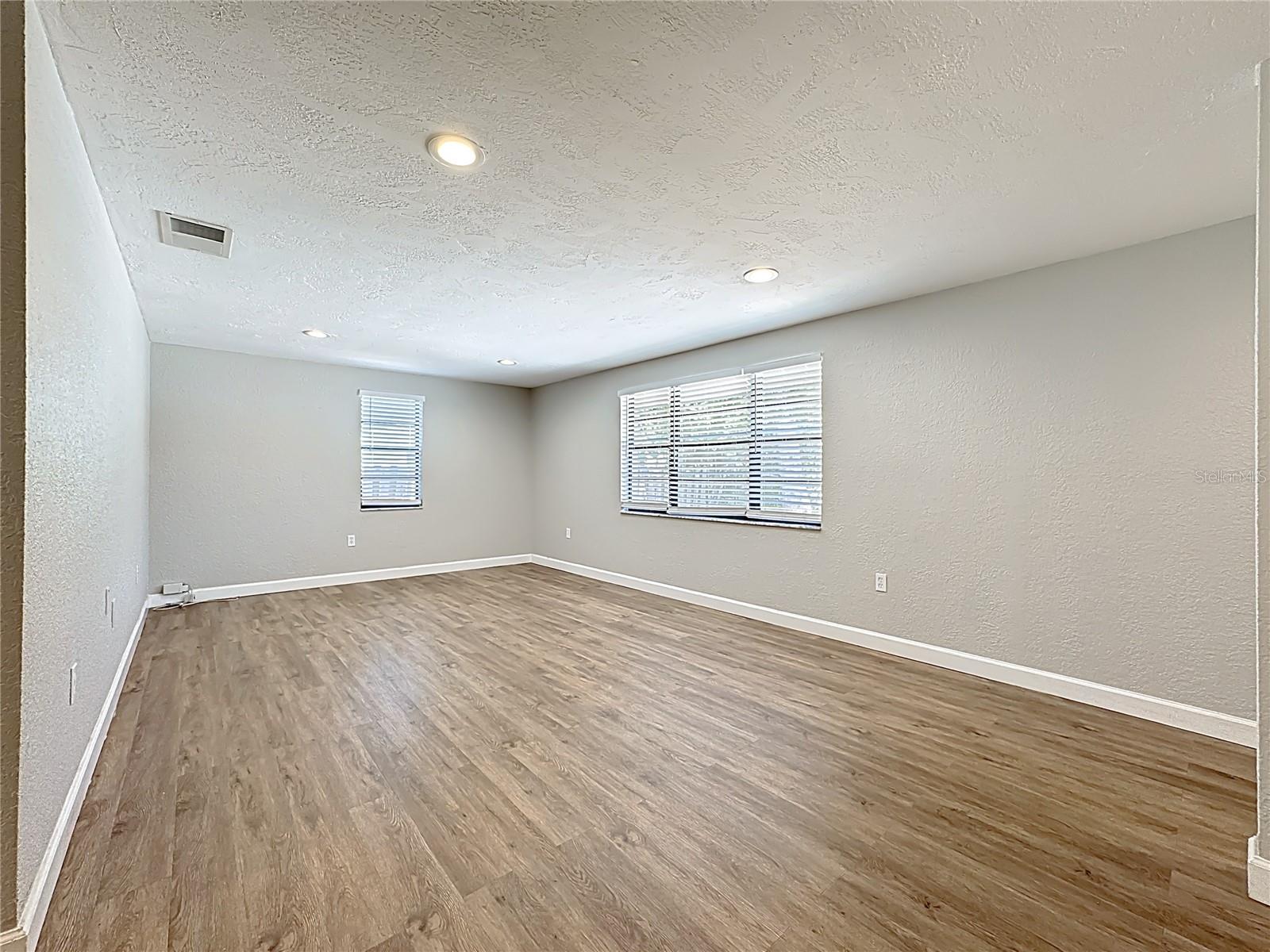 HARBOR OAKS - Residential