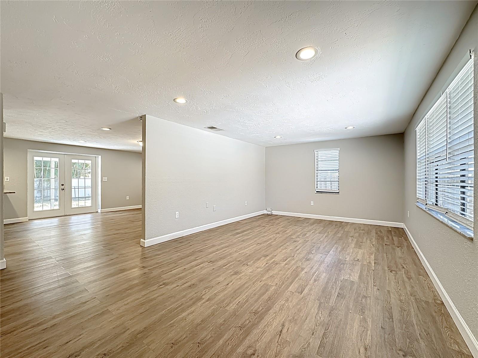 HARBOR OAKS - Residential