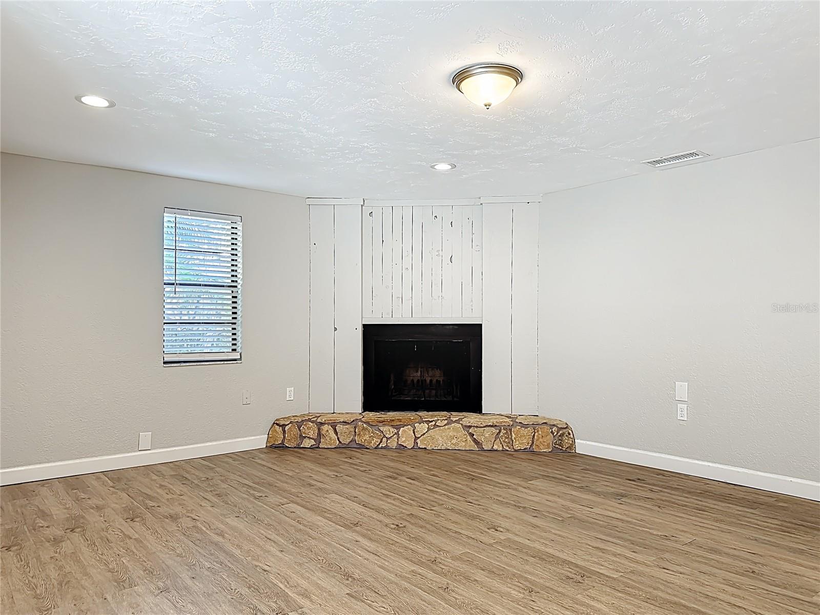 HARBOR OAKS - Residential