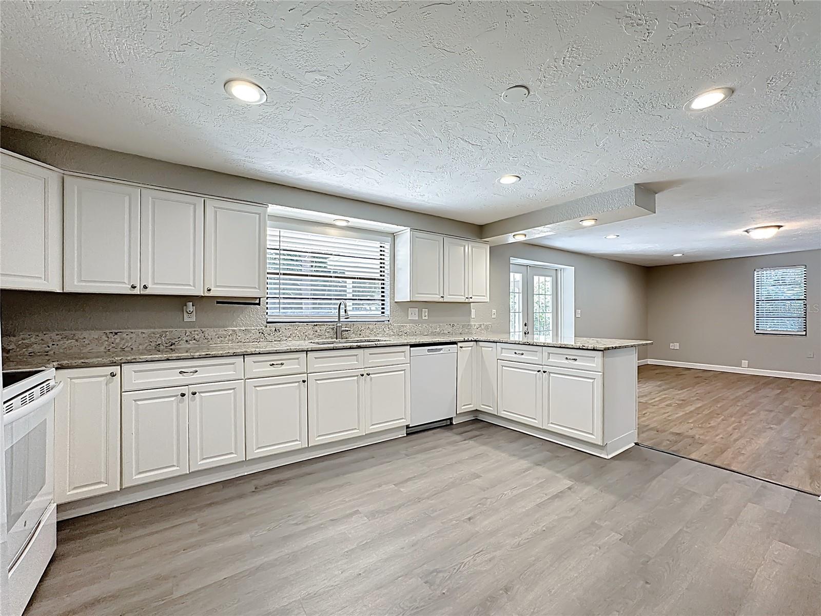 HARBOR OAKS - Residential