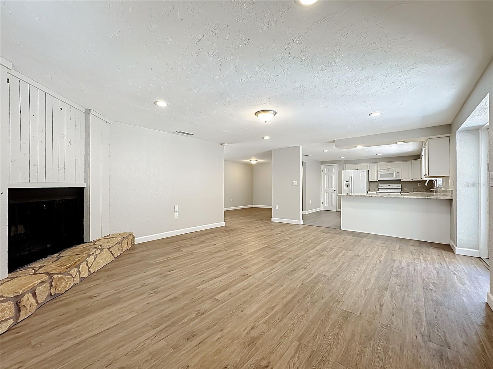 HARBOR OAKS - Residential