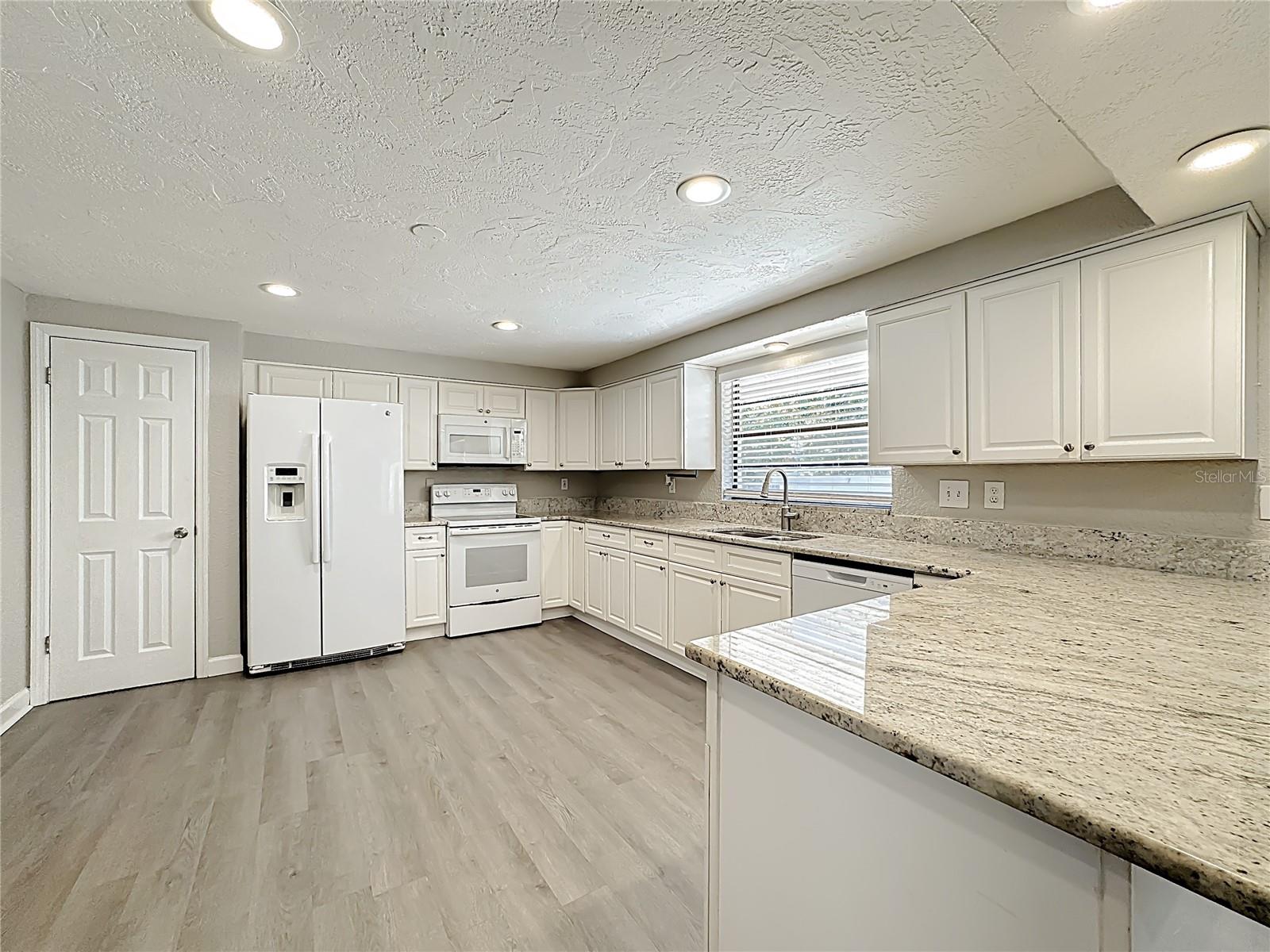 HARBOR OAKS - Residential