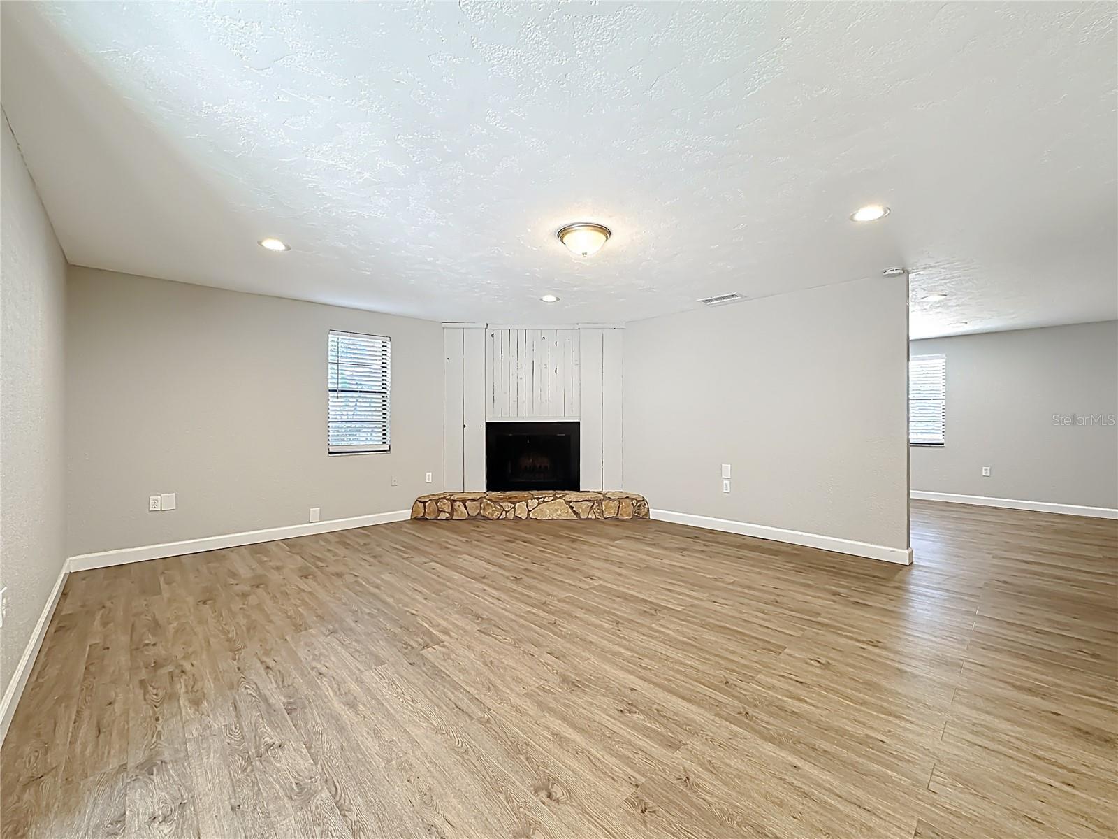 HARBOR OAKS - Residential