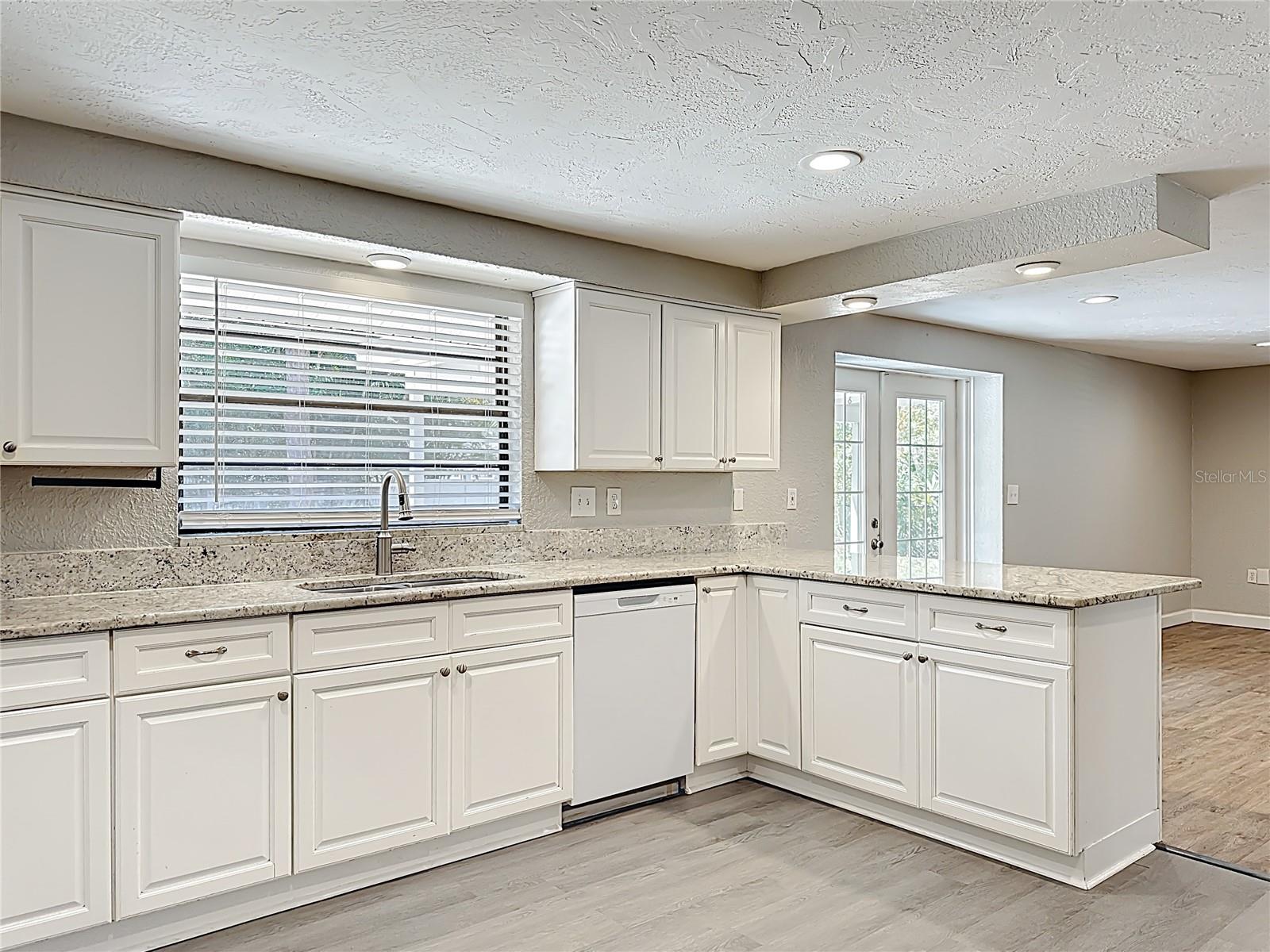 HARBOR OAKS - Residential