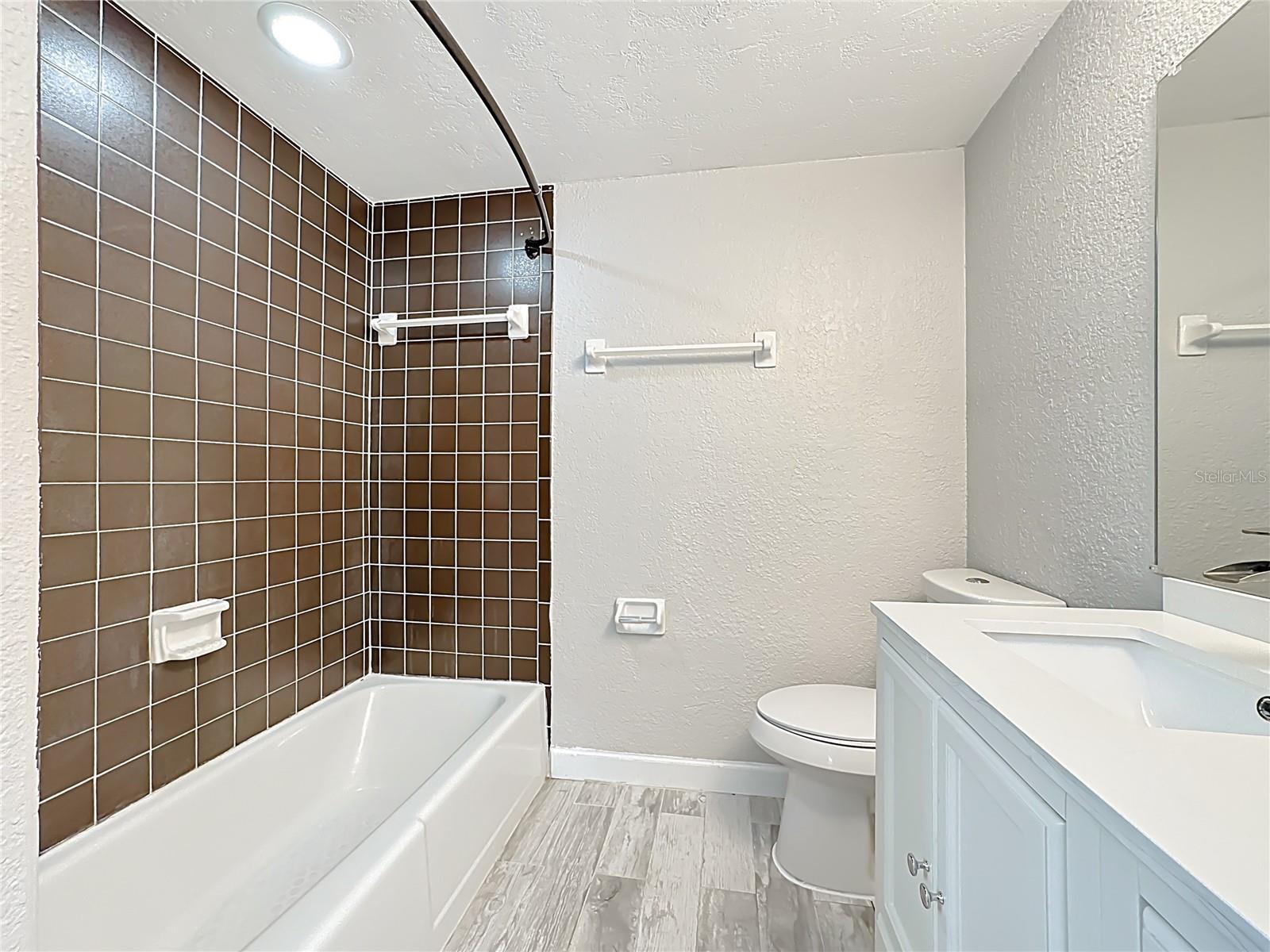 HARBOR OAKS - Residential