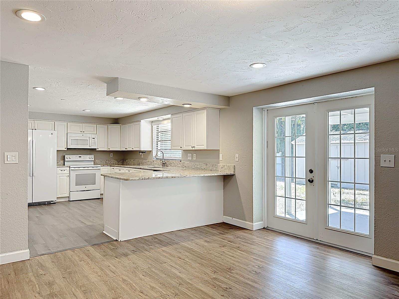 HARBOR OAKS - Residential