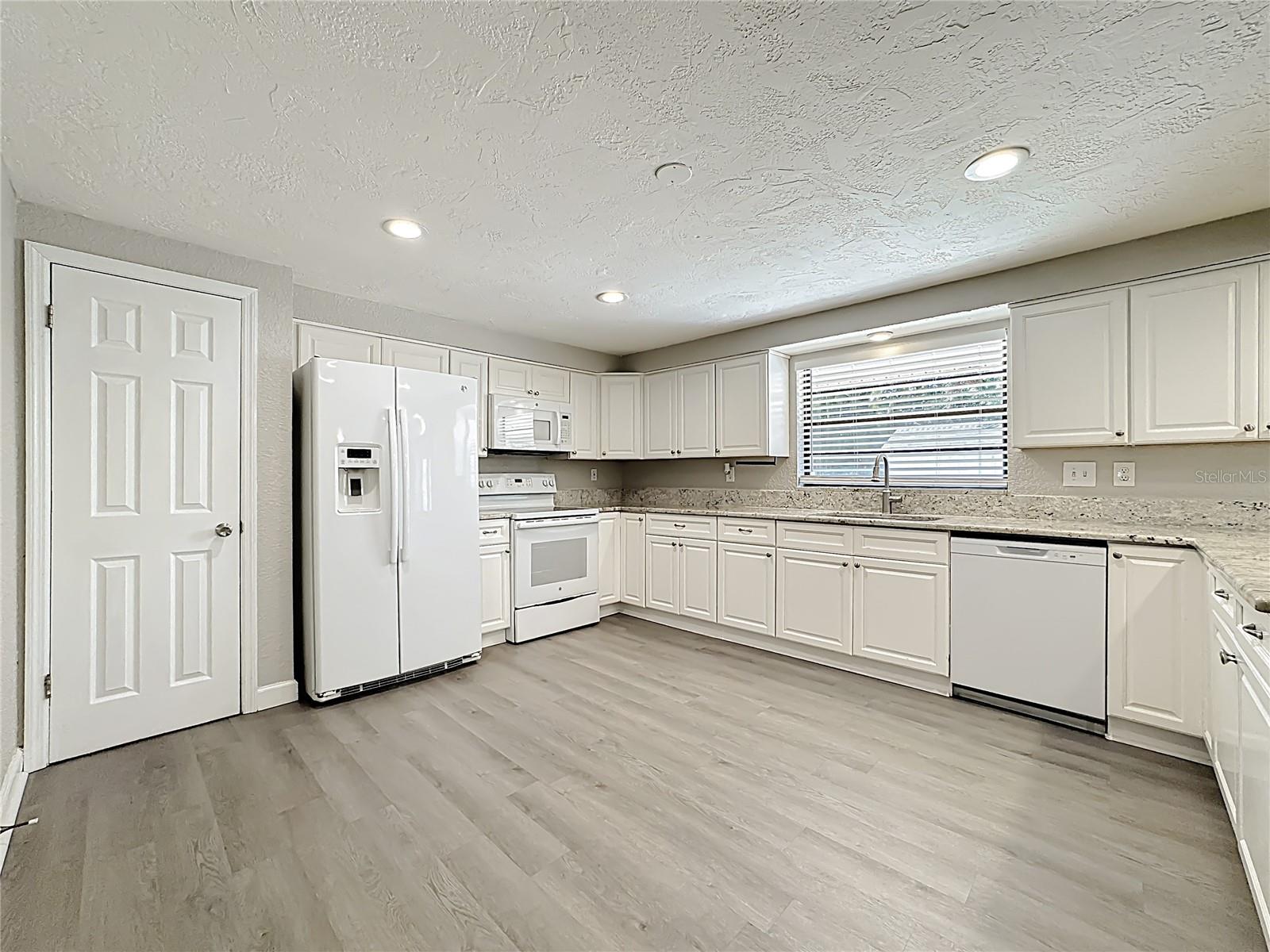 HARBOR OAKS - Residential