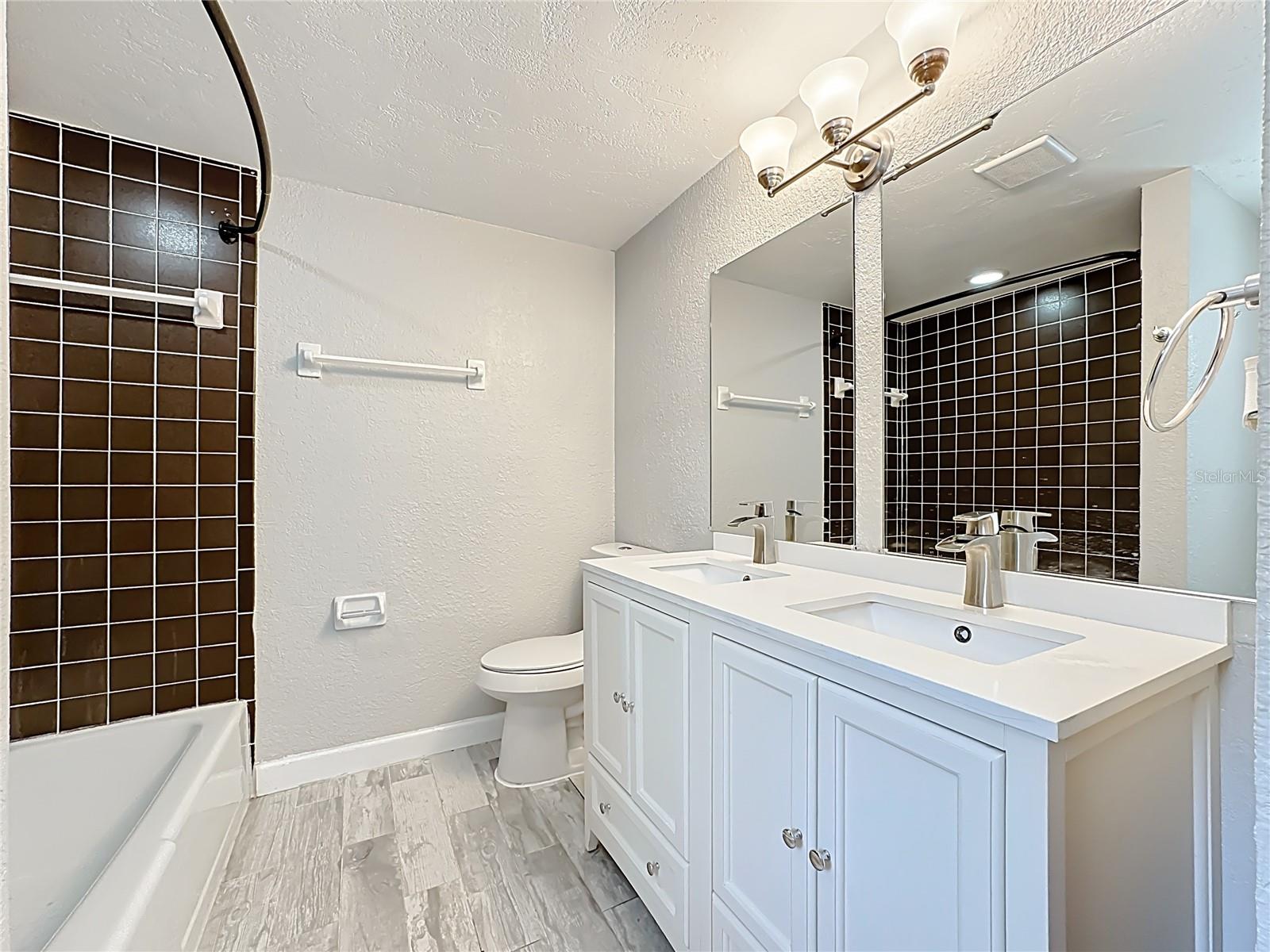 HARBOR OAKS - Residential