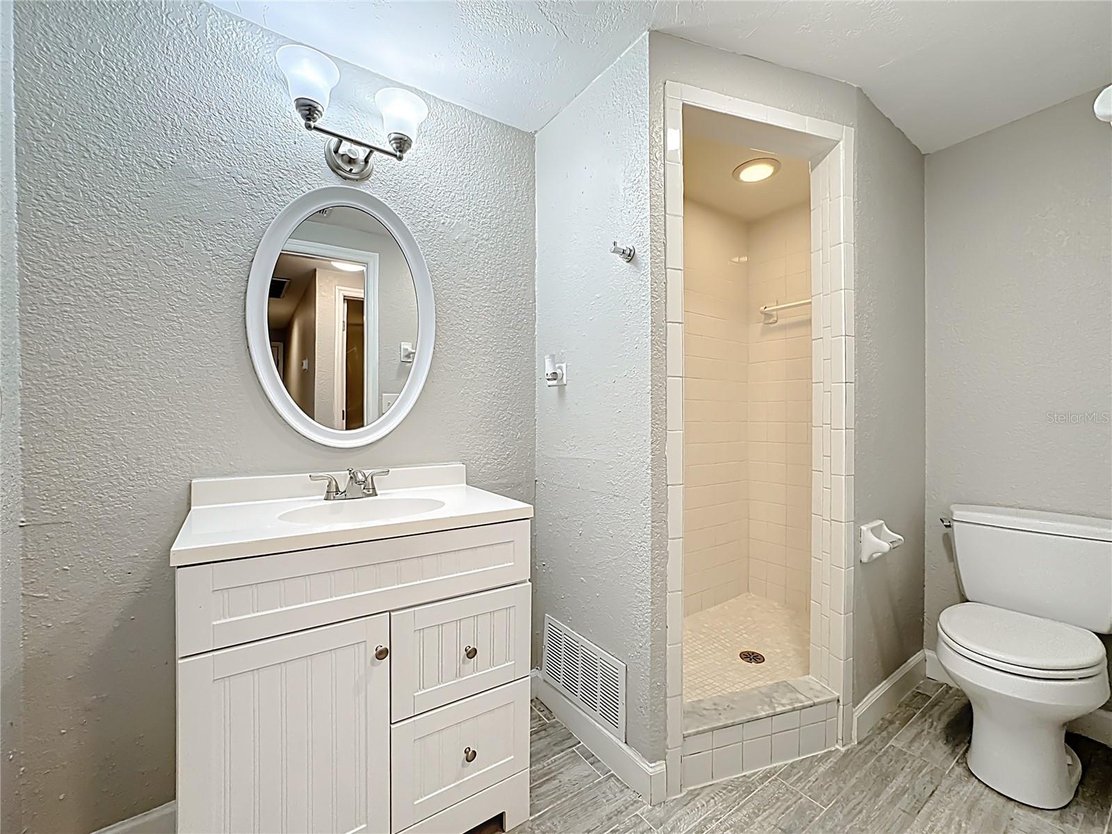 HARBOR OAKS - Residential