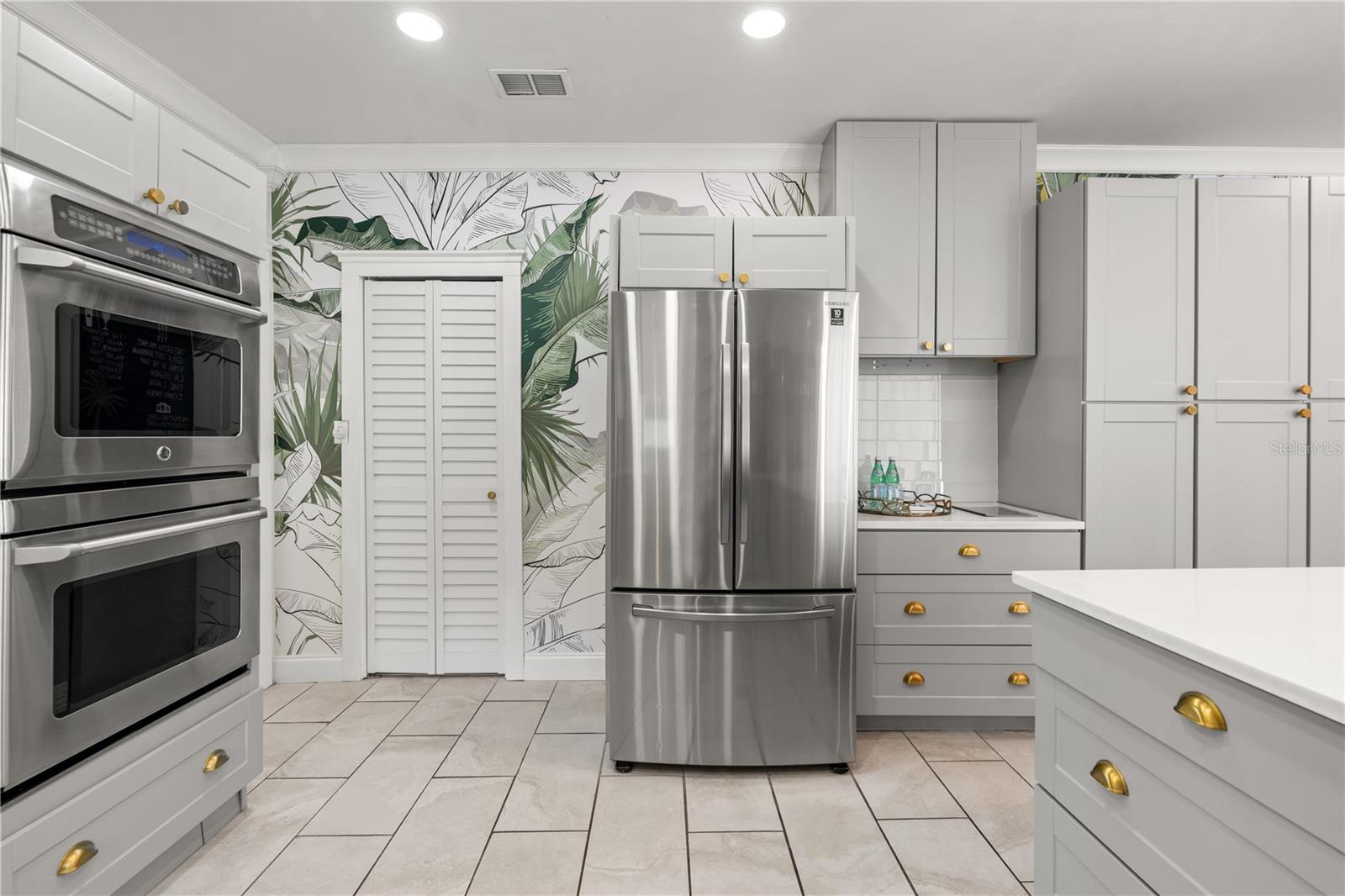 RIVERCREST - Residential