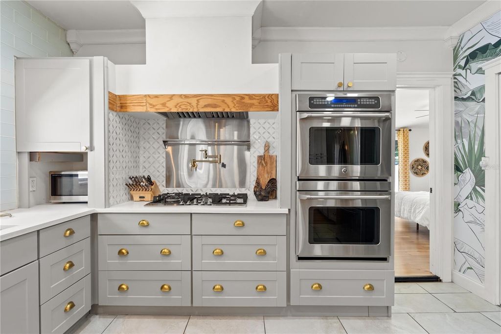 Photo of 324 W Haya Street, Tampa, FL 33603 (MLS # TB8498171)