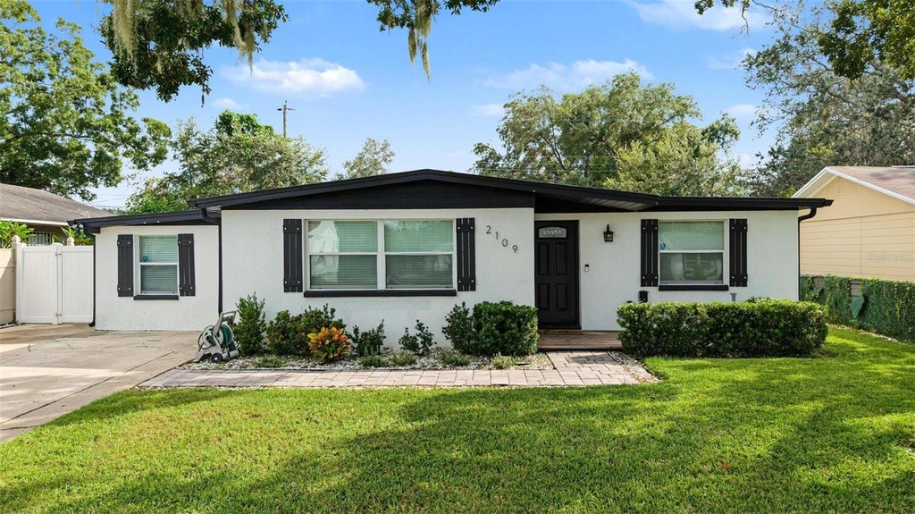 Photo of 2109 E Flora Street, Tampa, FL 33610 (MLS # TB8552824)