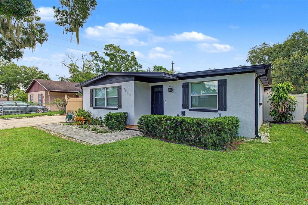 Photo of 2109 E Flora Street, Tampa, FL 33610 (MLS # TB8552824)