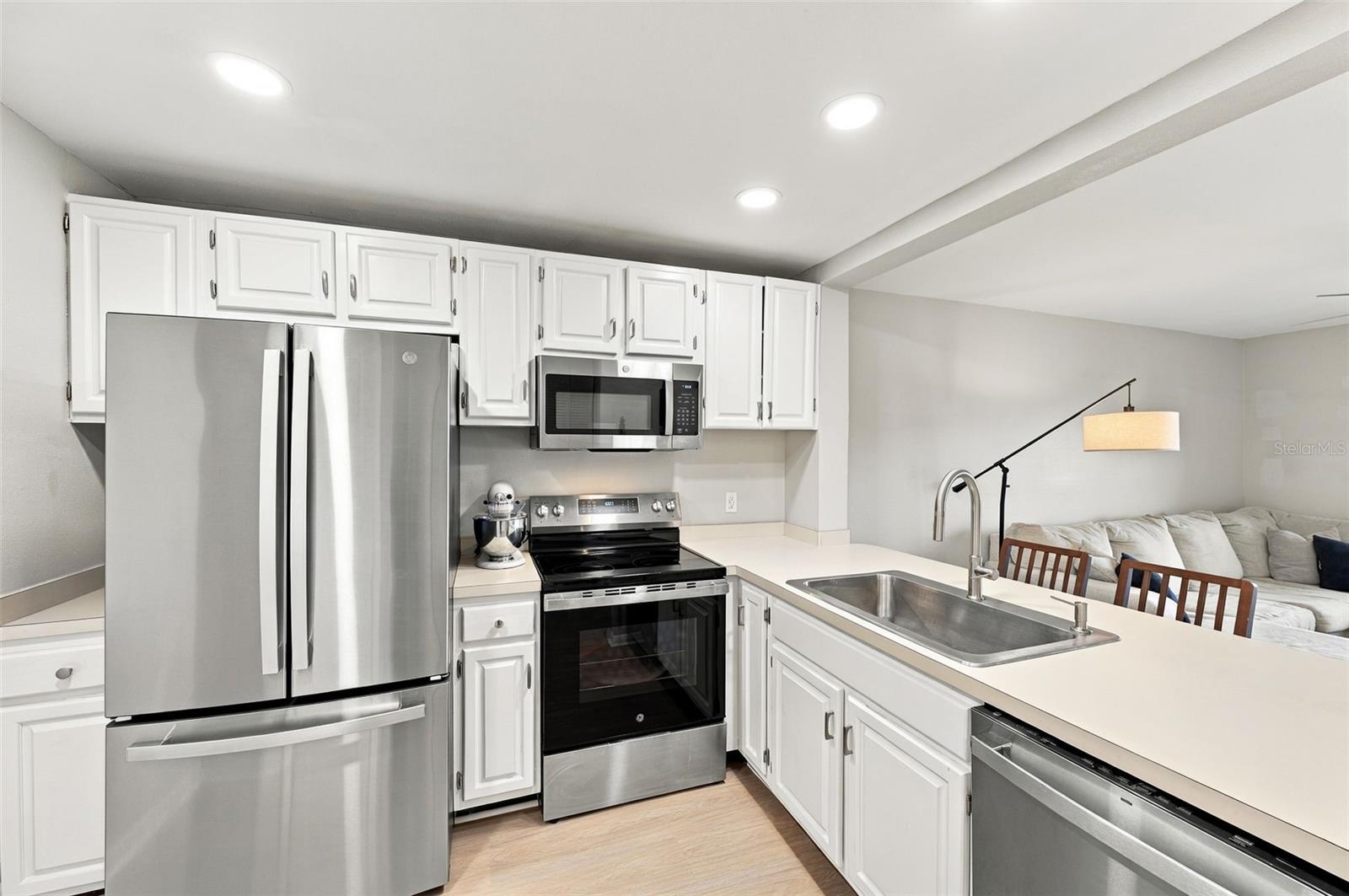 106 1ST STREET E 113