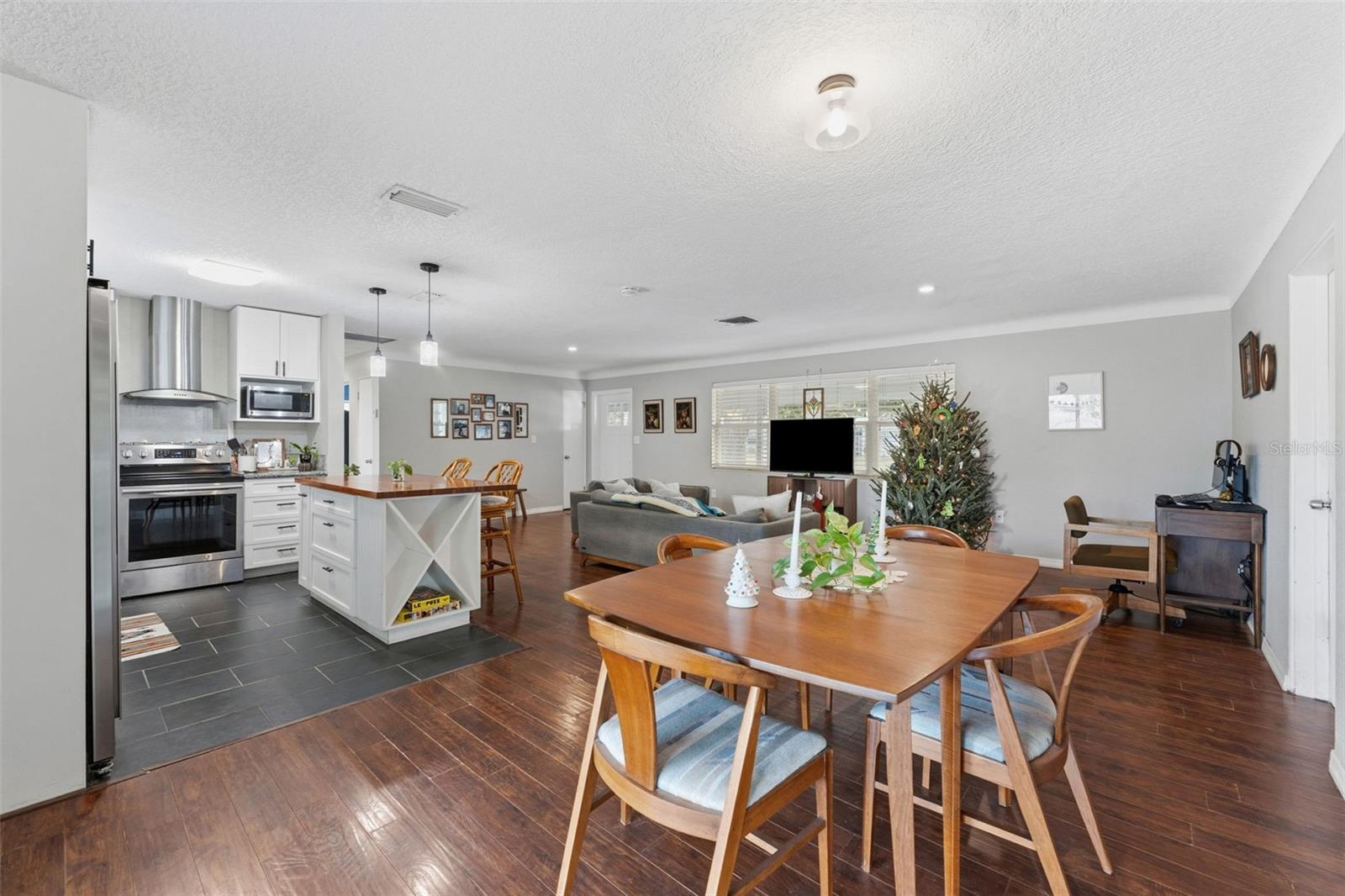 SHERYL MANOR - Residential