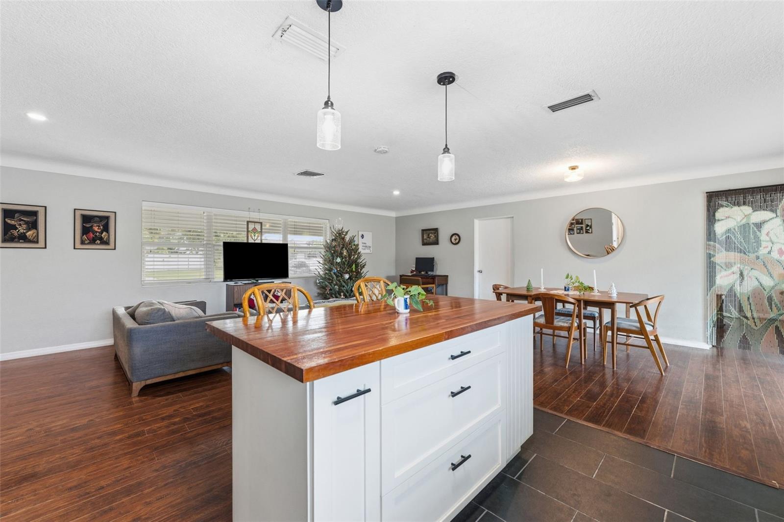 SHERYL MANOR - Residential