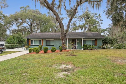 Photo of 16149 E Spring Lake Boulevard, Fruitland Park, FL 34731 (MLS # G5105543)