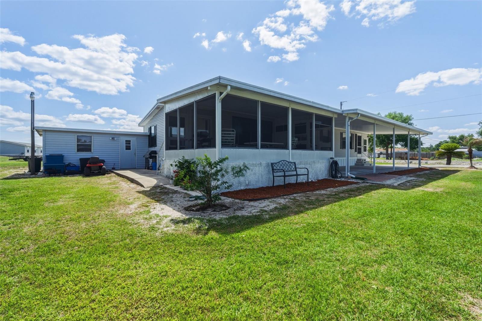 1586 NE GRAPEFRUIT STREET