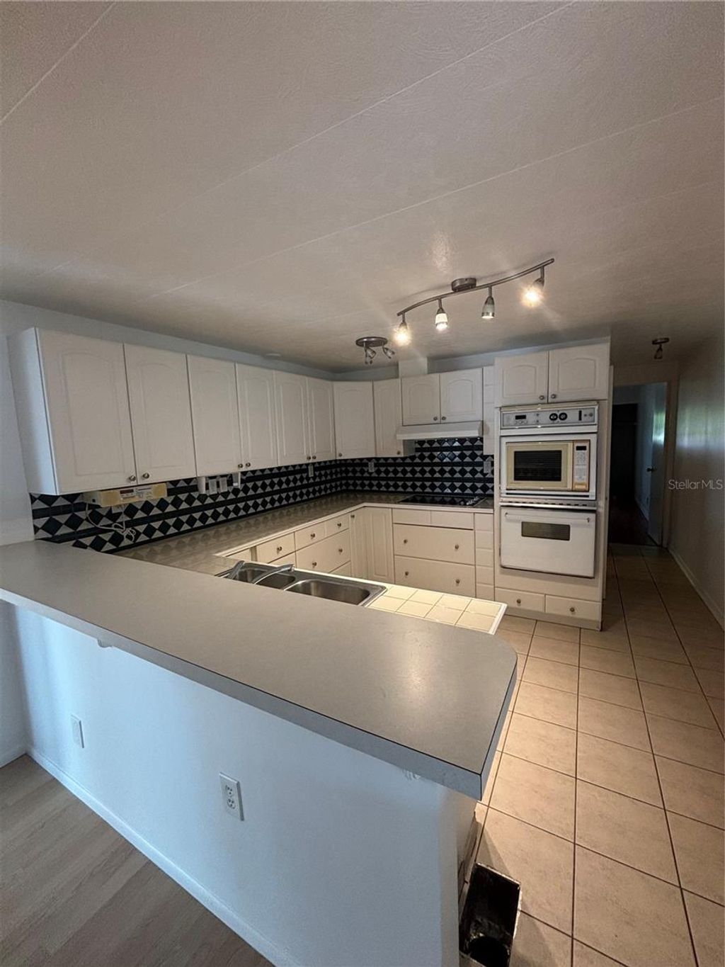 Photo of 5236 Kenwood Avenue, Sarasota, FL 34234 (MLS # A4688884)