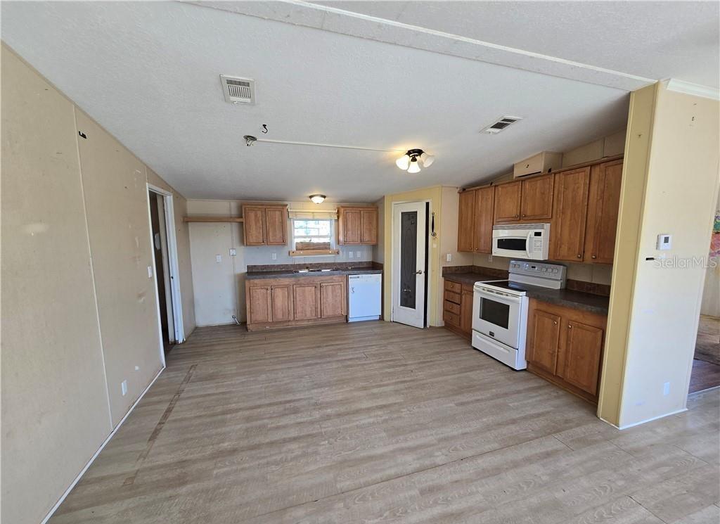 MARY JANE MANOR - Residential