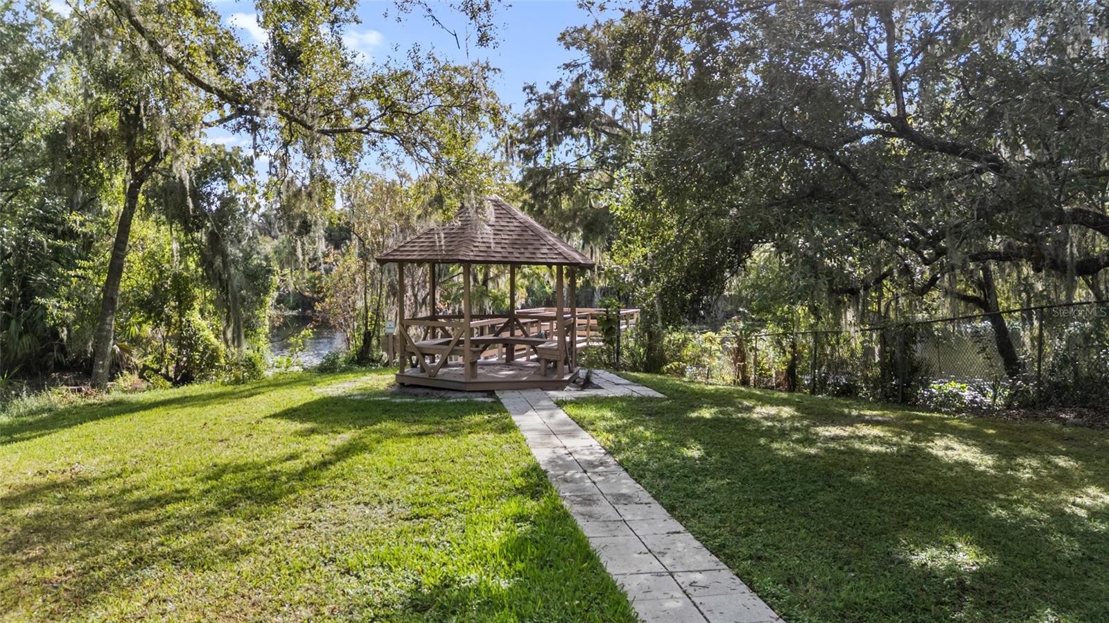 VISTA DEL RIO - Residential